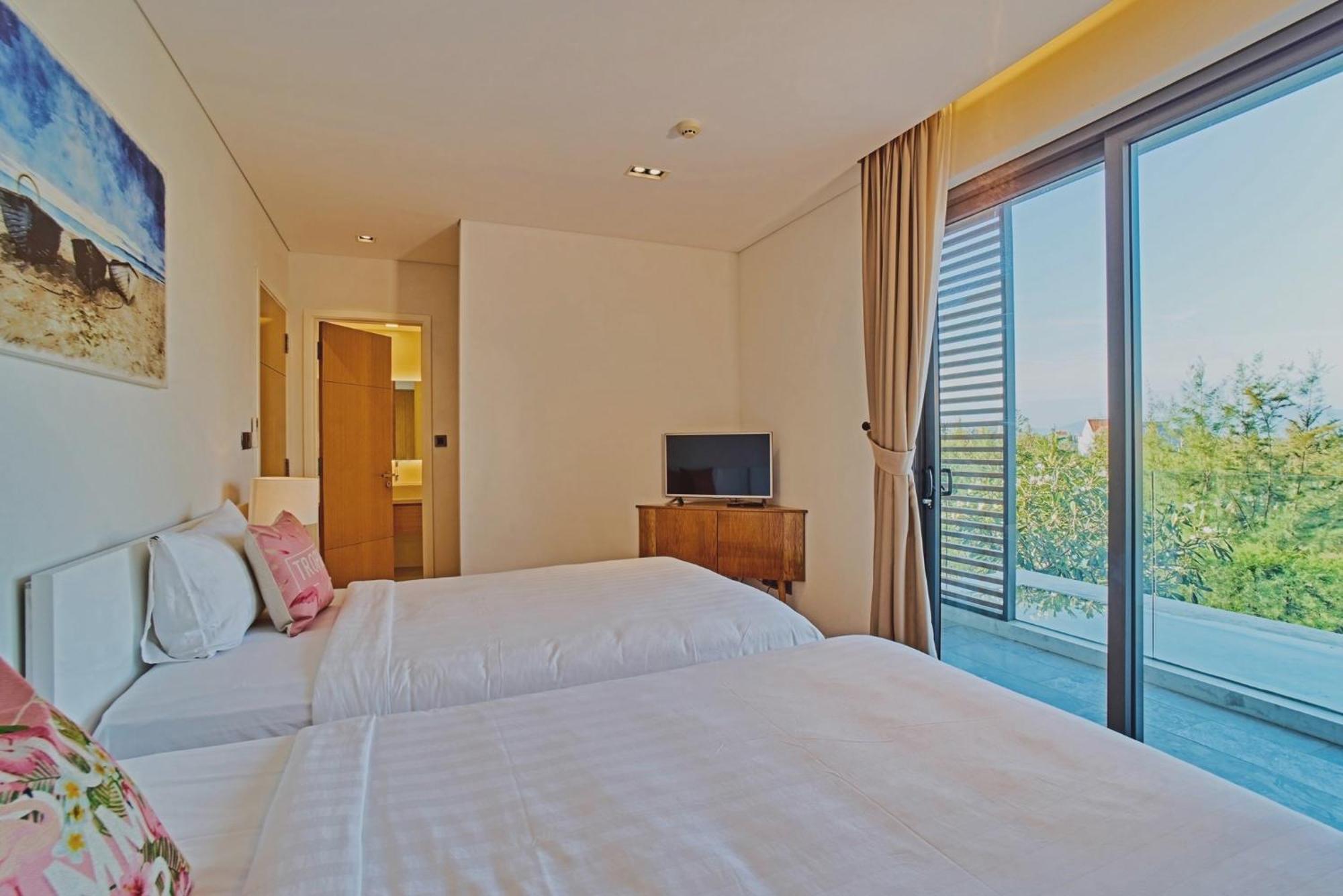 Clean & Quiet Villa - The Point Resort Дананг Екстер'єр фото